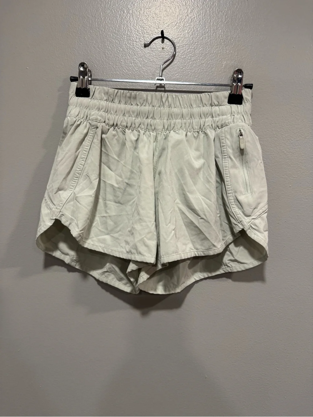 Lululemon Tracker Short V *4